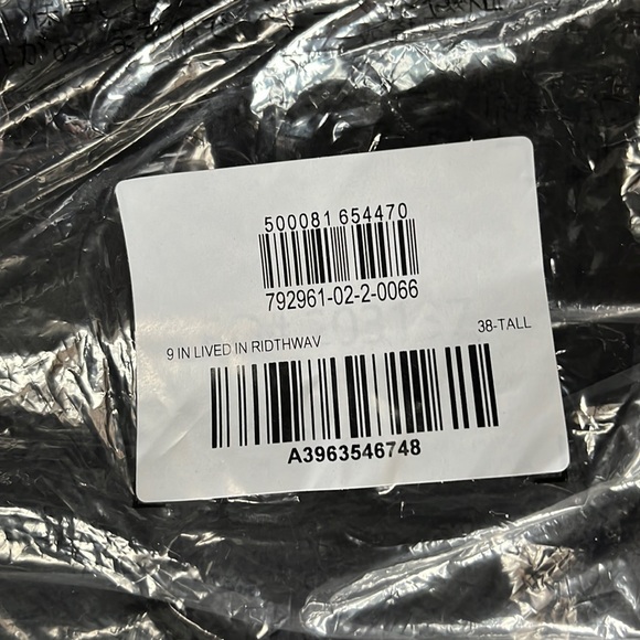 Old navy Mens shorts - Picture 2 of 5